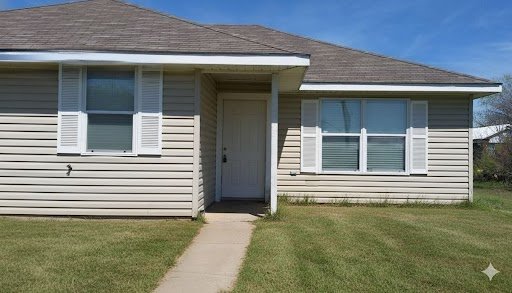 Adorable 2 bedroom single level half of a duplex property image