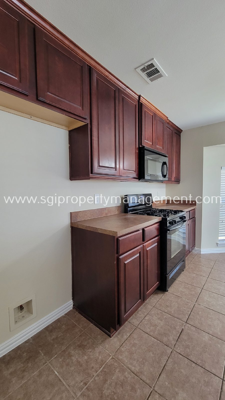 Beautiful 3 bedroom home ready for move-in property image