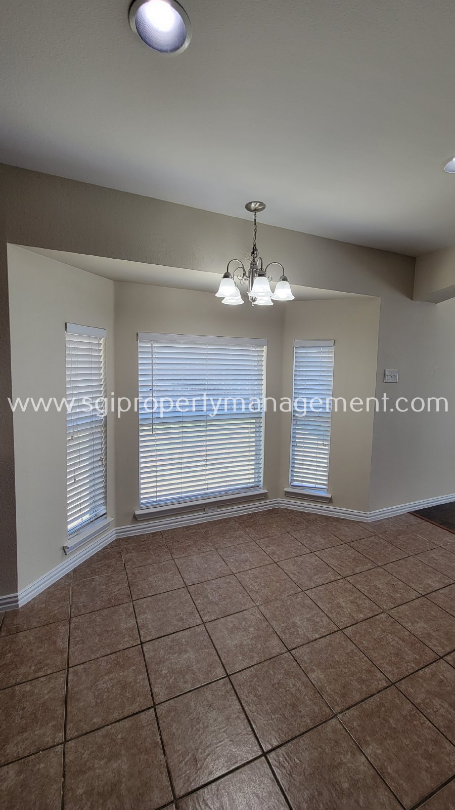 Beautiful 3 bedroom home ready for move-in property image