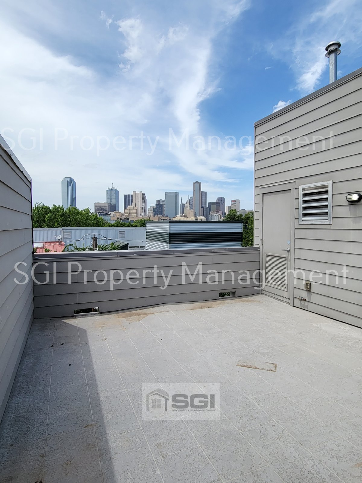 3 Story Townhouse in Fantastic Central Location with ROOFTOP Patio!! property image