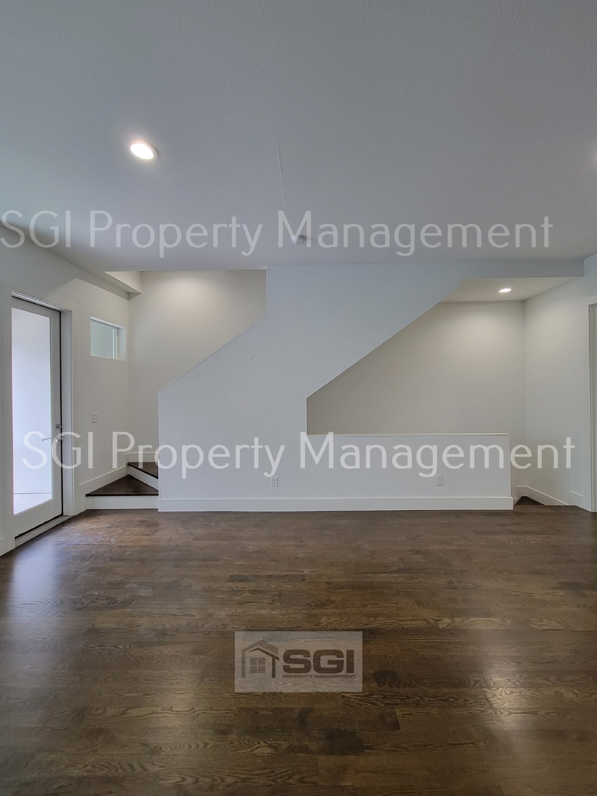 3 Story Townhouse in Fantastic Central Location with ROOFTOP Patio!! property image