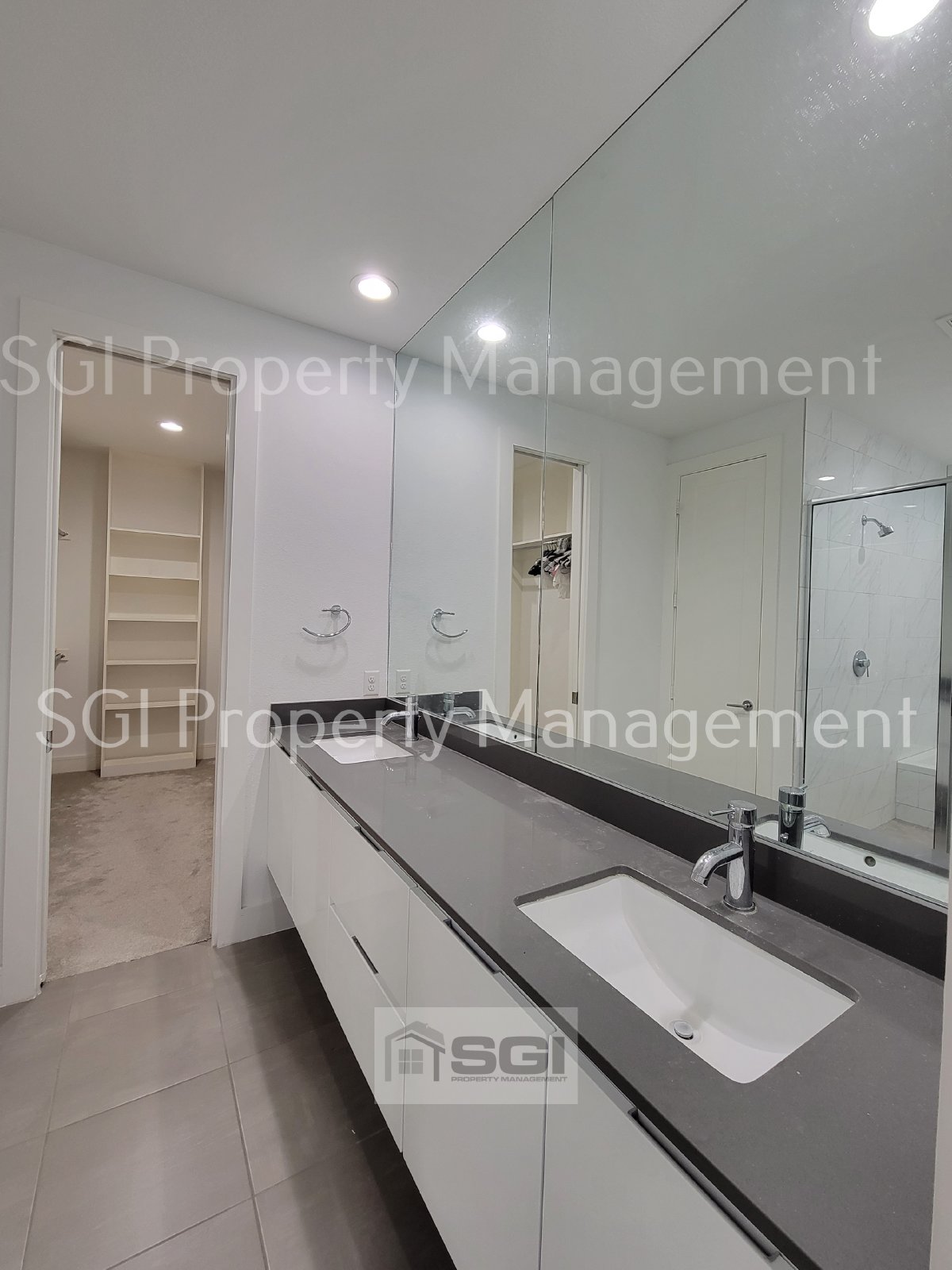 3 Story Townhouse in Fantastic Central Location with ROOFTOP Patio!! property image