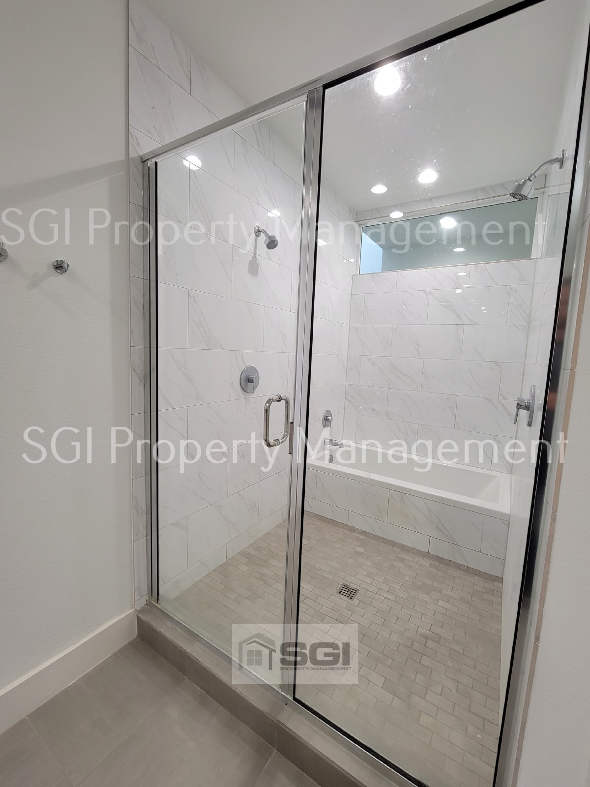 3 Story Townhouse in Fantastic Central Location with ROOFTOP Patio!! property image