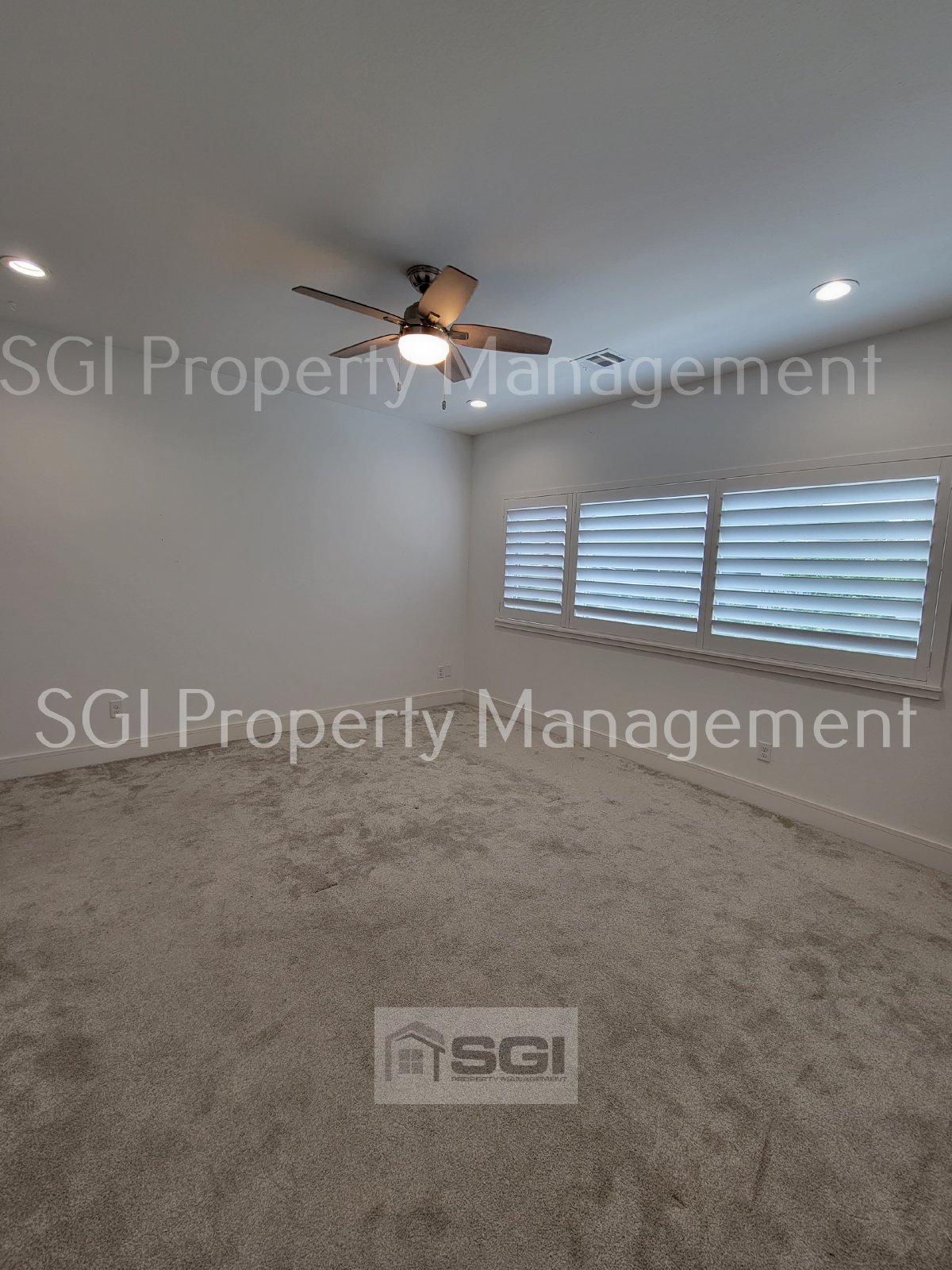 3 Story Townhouse in Fantastic Central Location with ROOFTOP Patio!! property image