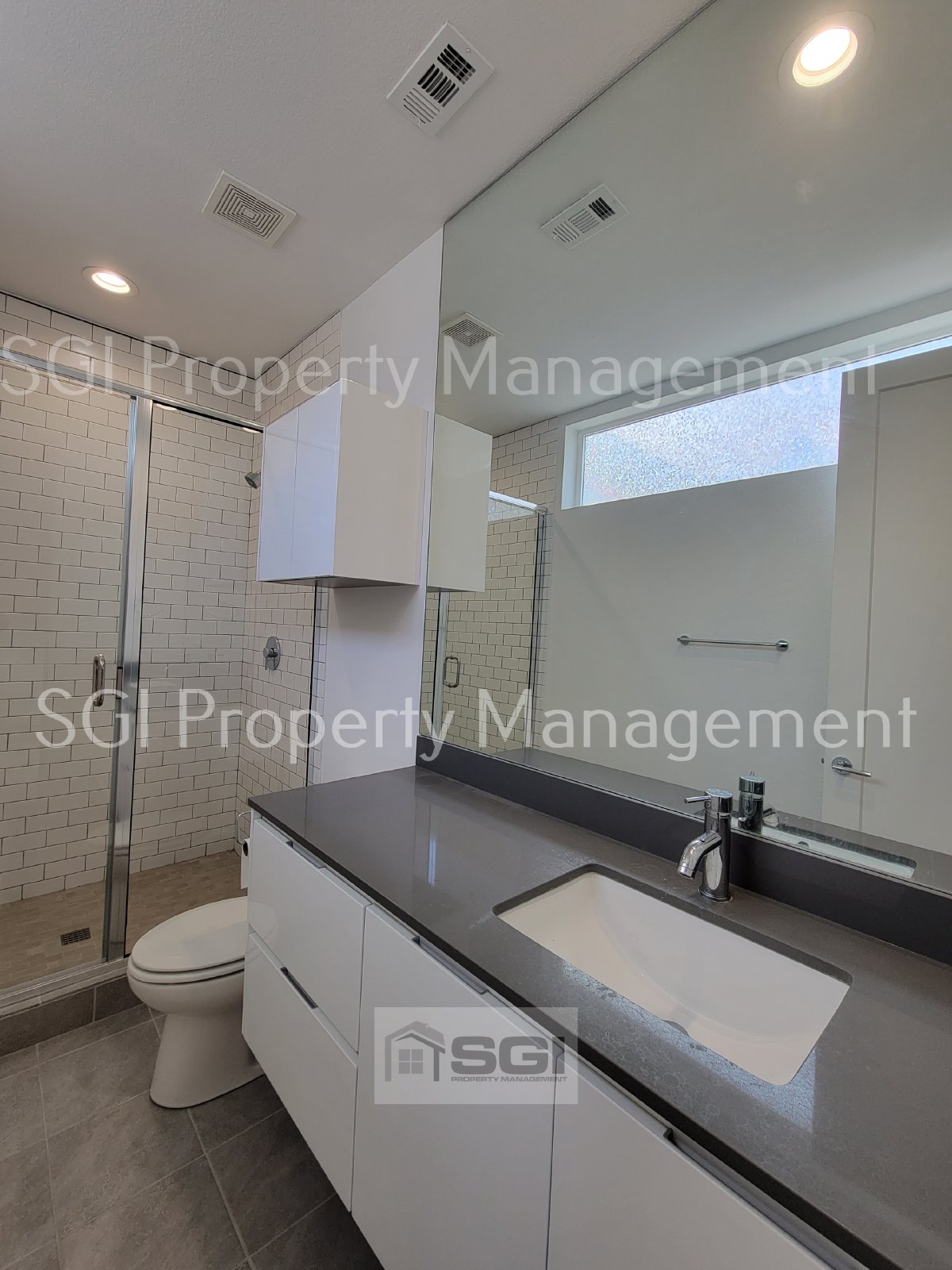 3 Story Townhouse in Fantastic Central Location with ROOFTOP Patio!! property image