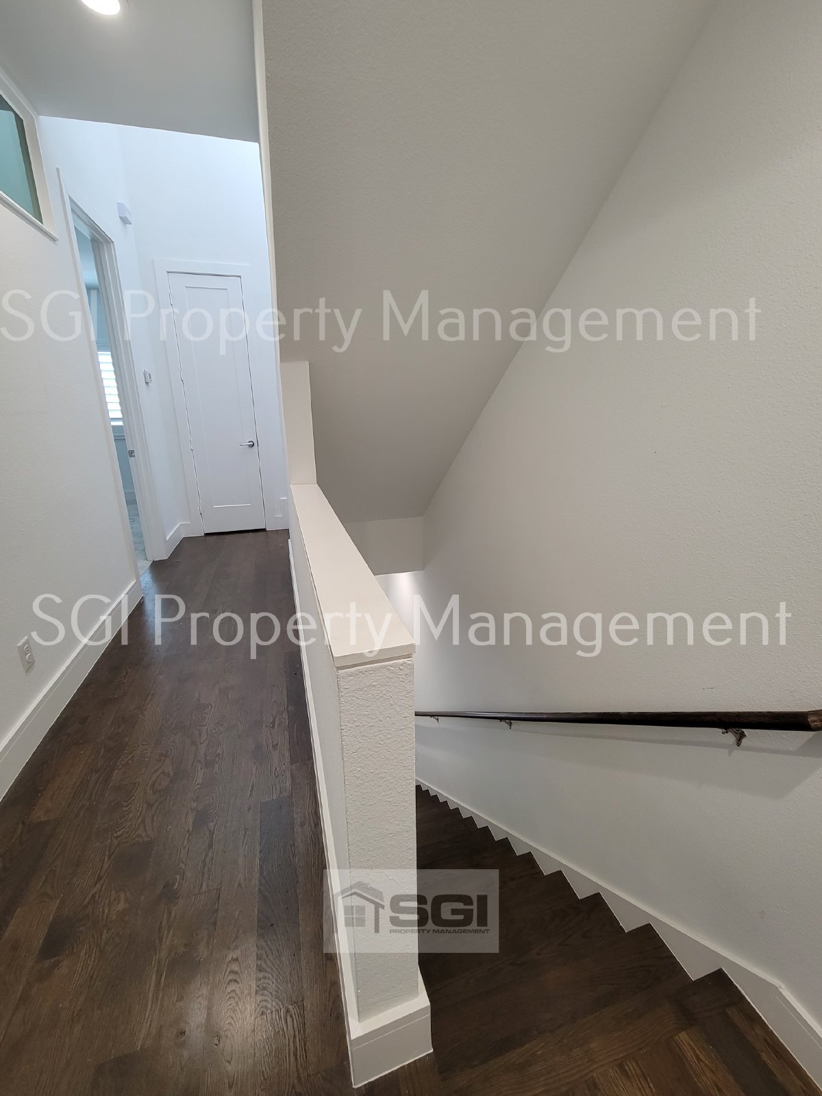 3 Story Townhouse in Fantastic Central Location with ROOFTOP Patio!! property image