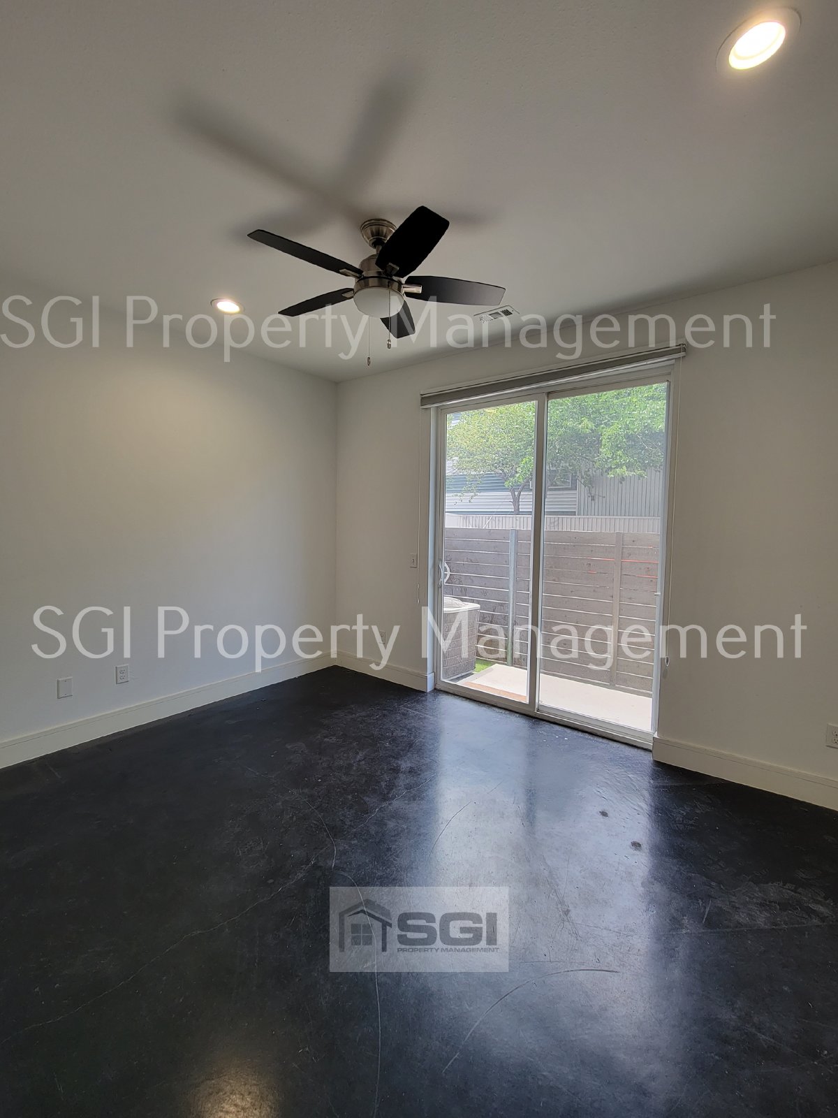 3 Story Townhouse in Fantastic Central Location with ROOFTOP Patio!! property image