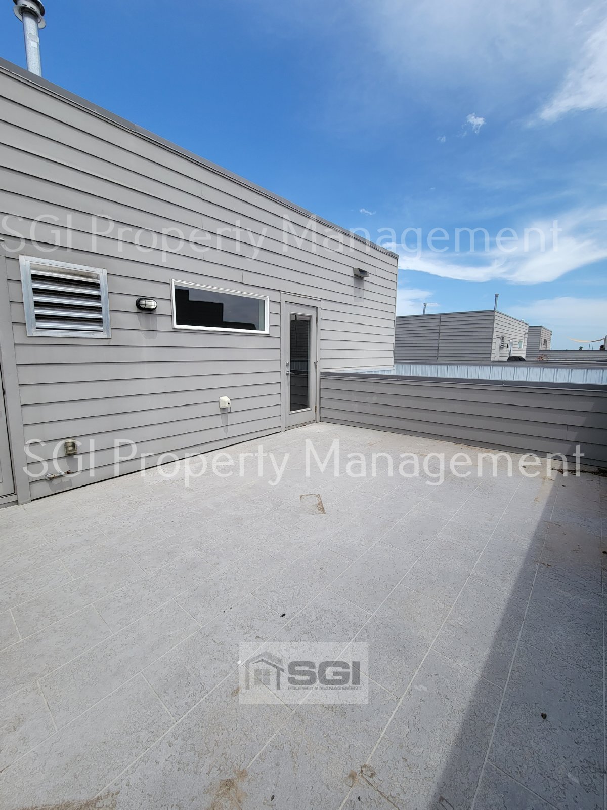 3 Story Townhouse in Fantastic Central Location with ROOFTOP Patio!! property image