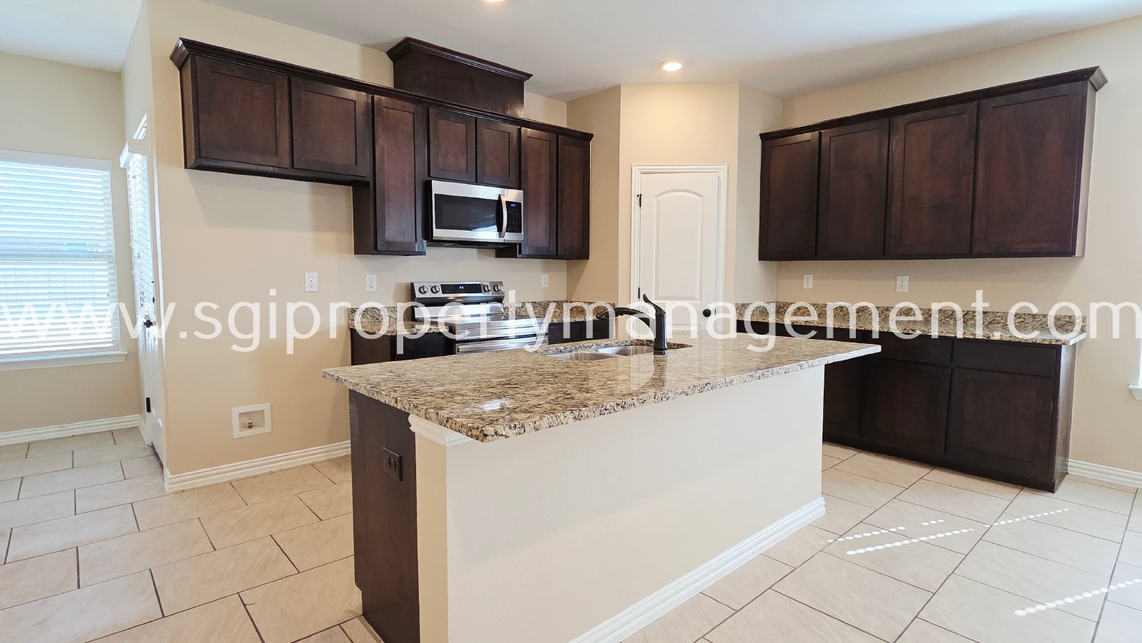 Beautiful 3 bedroom single level in Greenville property image