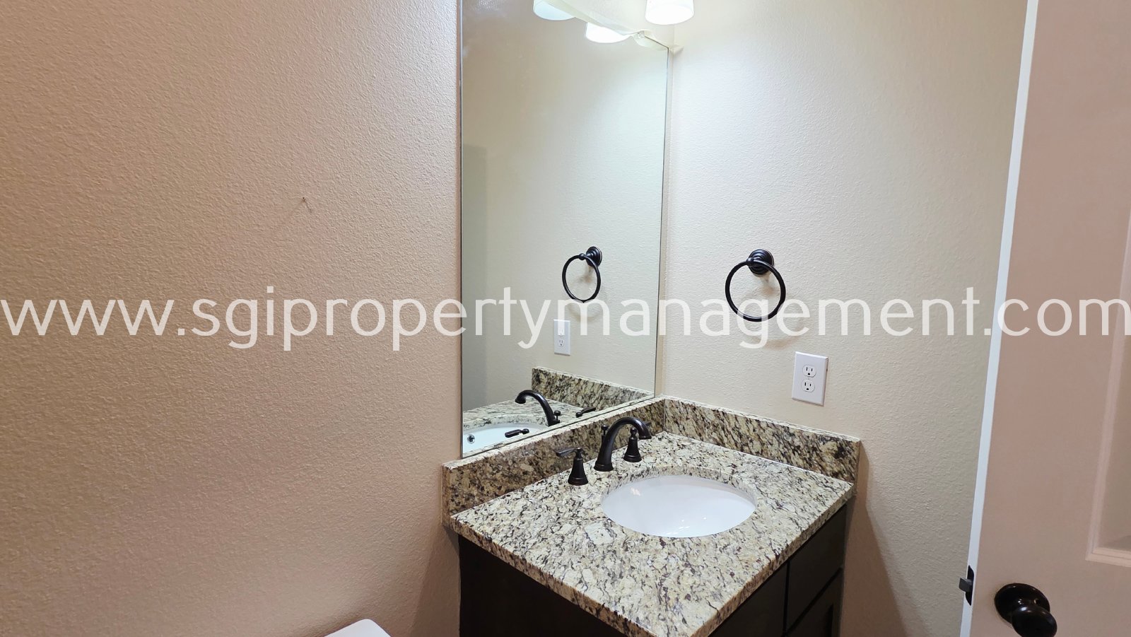 Beautiful 3 bedroom single level in Greenville property image
