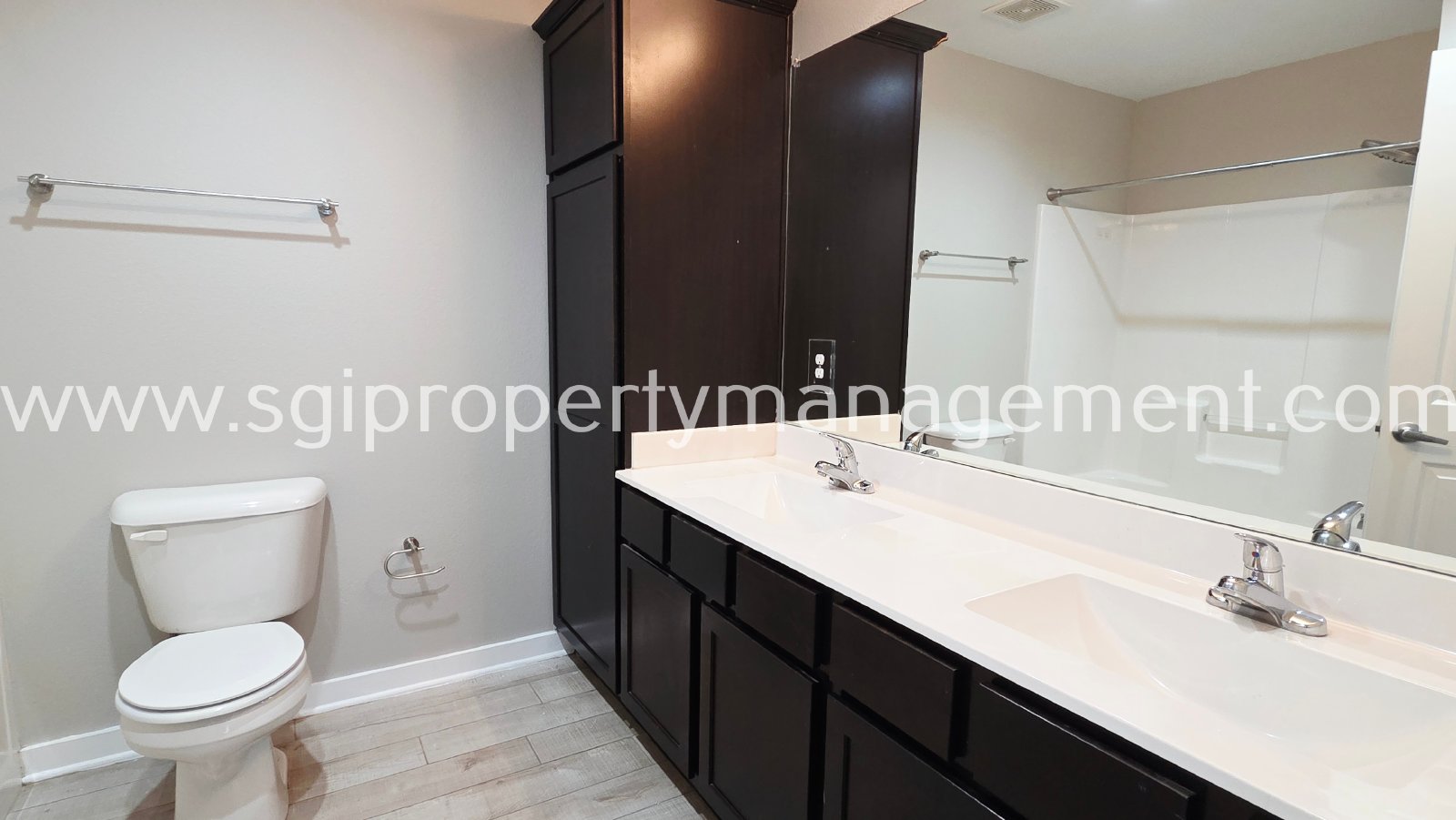 Adorable 3 bedroom with large yard property image