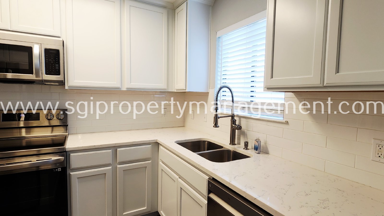 6646 E Lovers Ln property image