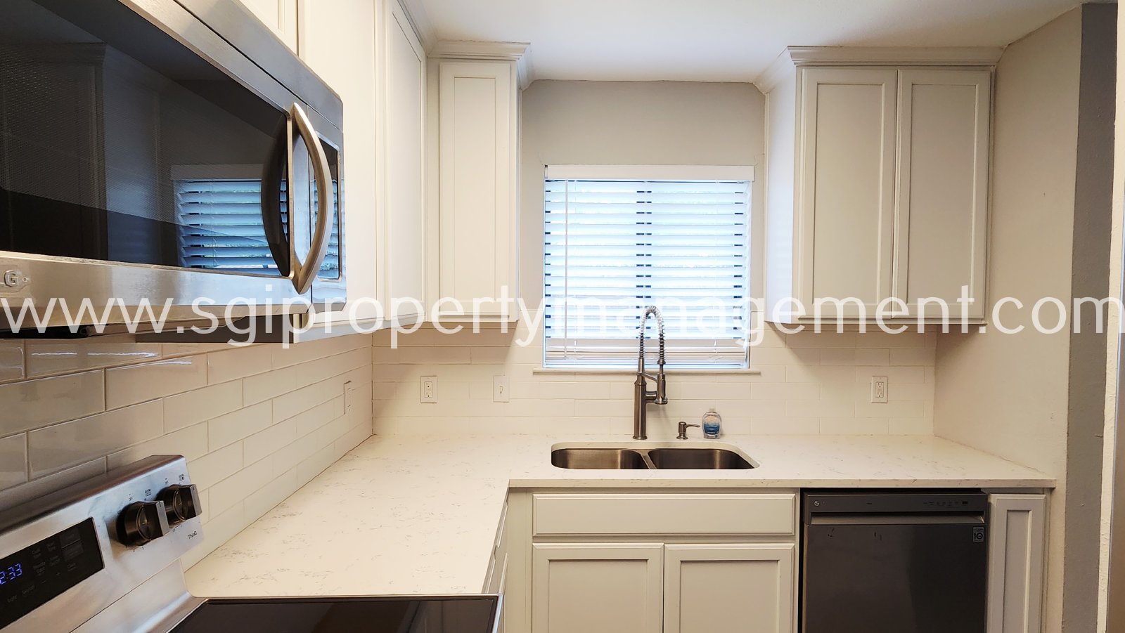 6646 E Lovers Ln property image