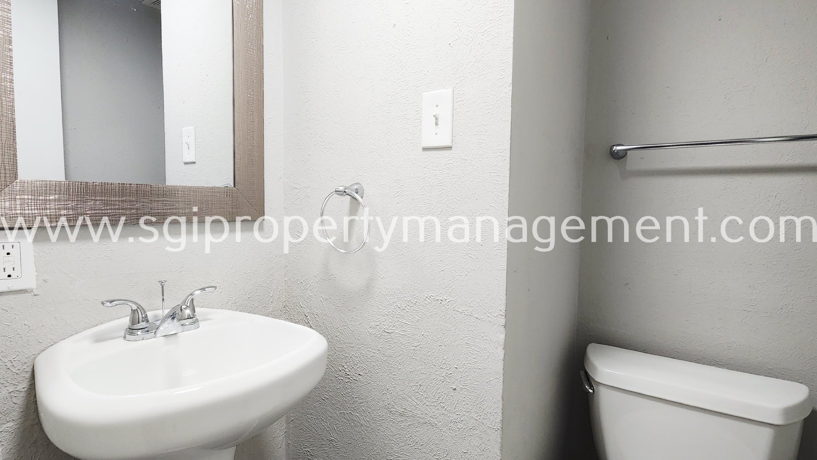 6646 E Lovers Ln property image