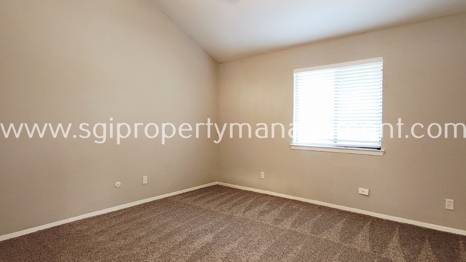 6646 E Lovers Ln property image