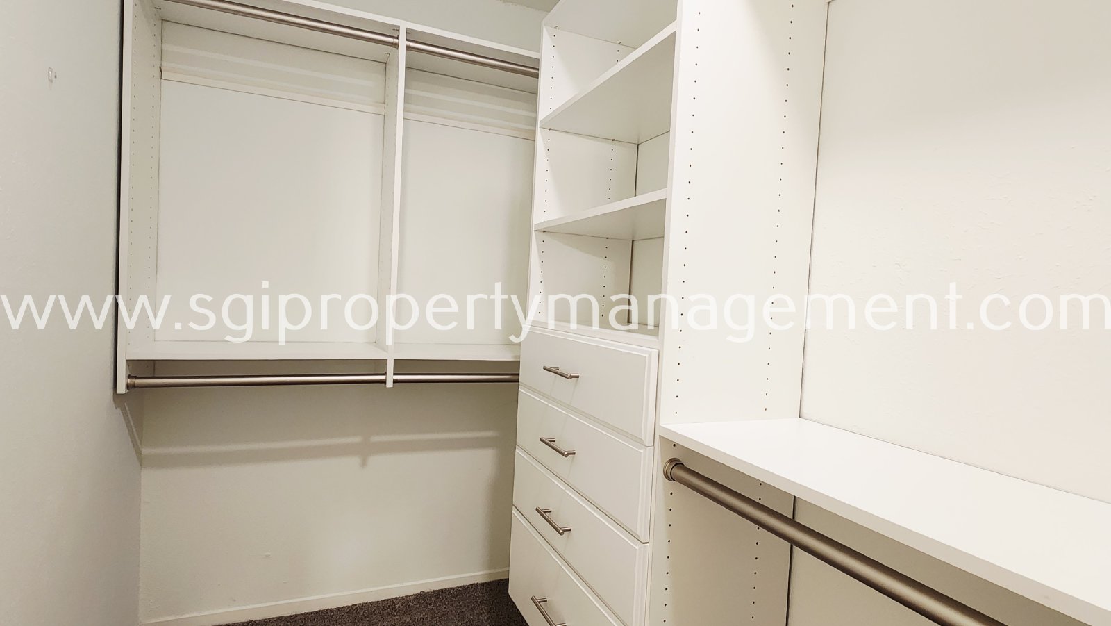 6646 E Lovers Ln property image