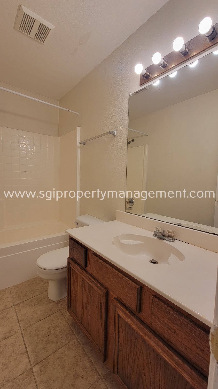 Move-in and enjoy this 3  bedroom with great community amenities property image