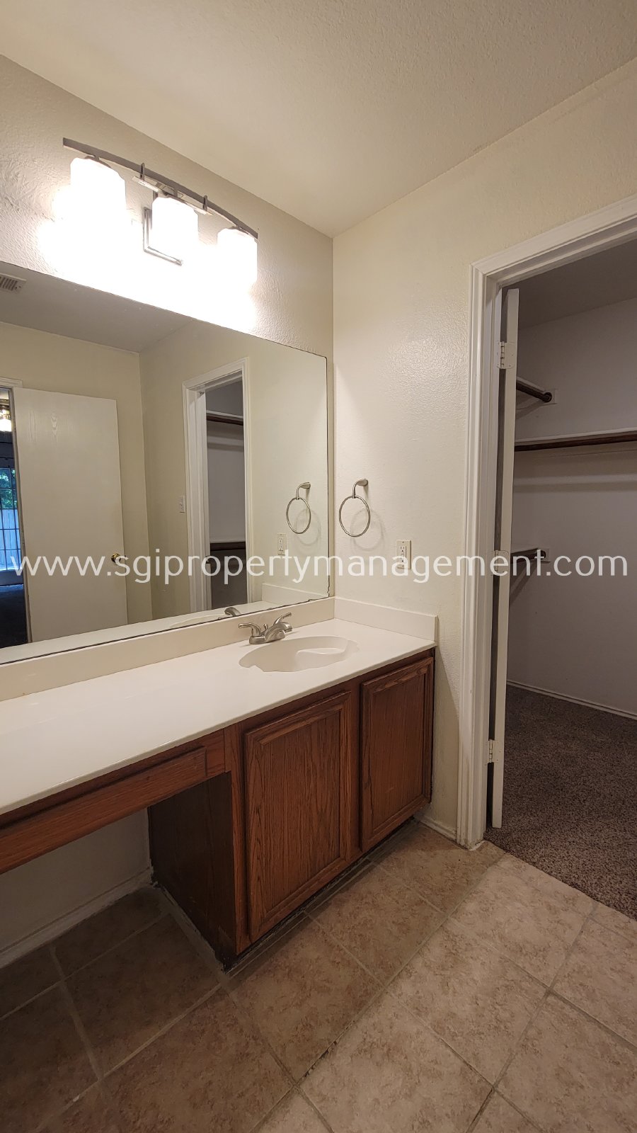 Move-in and enjoy this 3  bedroom with great community amenities property image