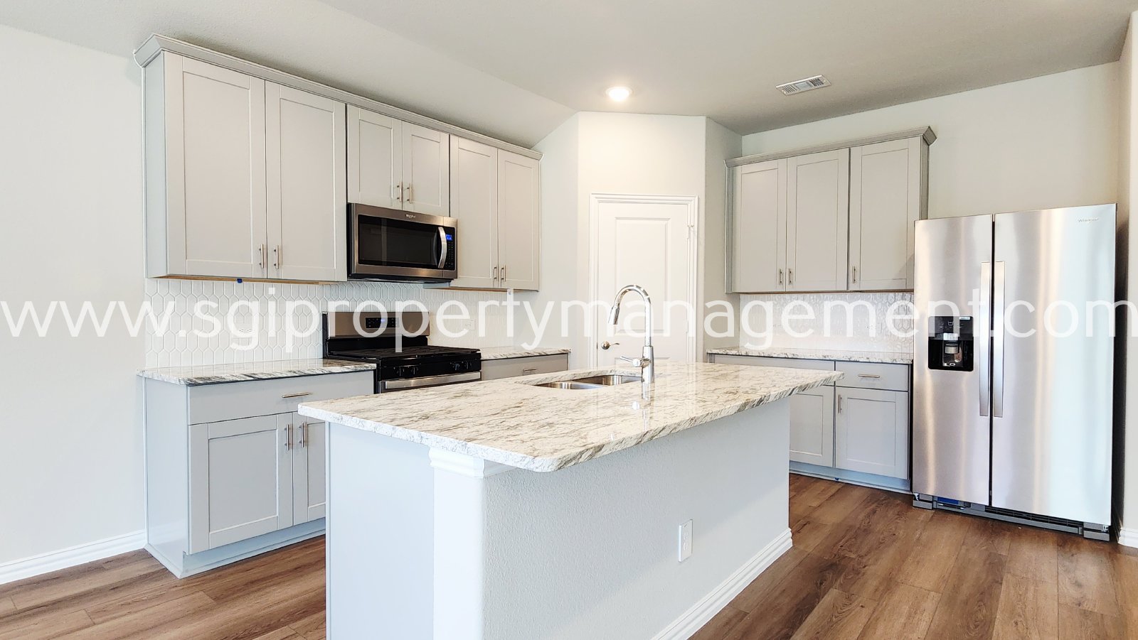 Gorgeous new build ready for move in property image