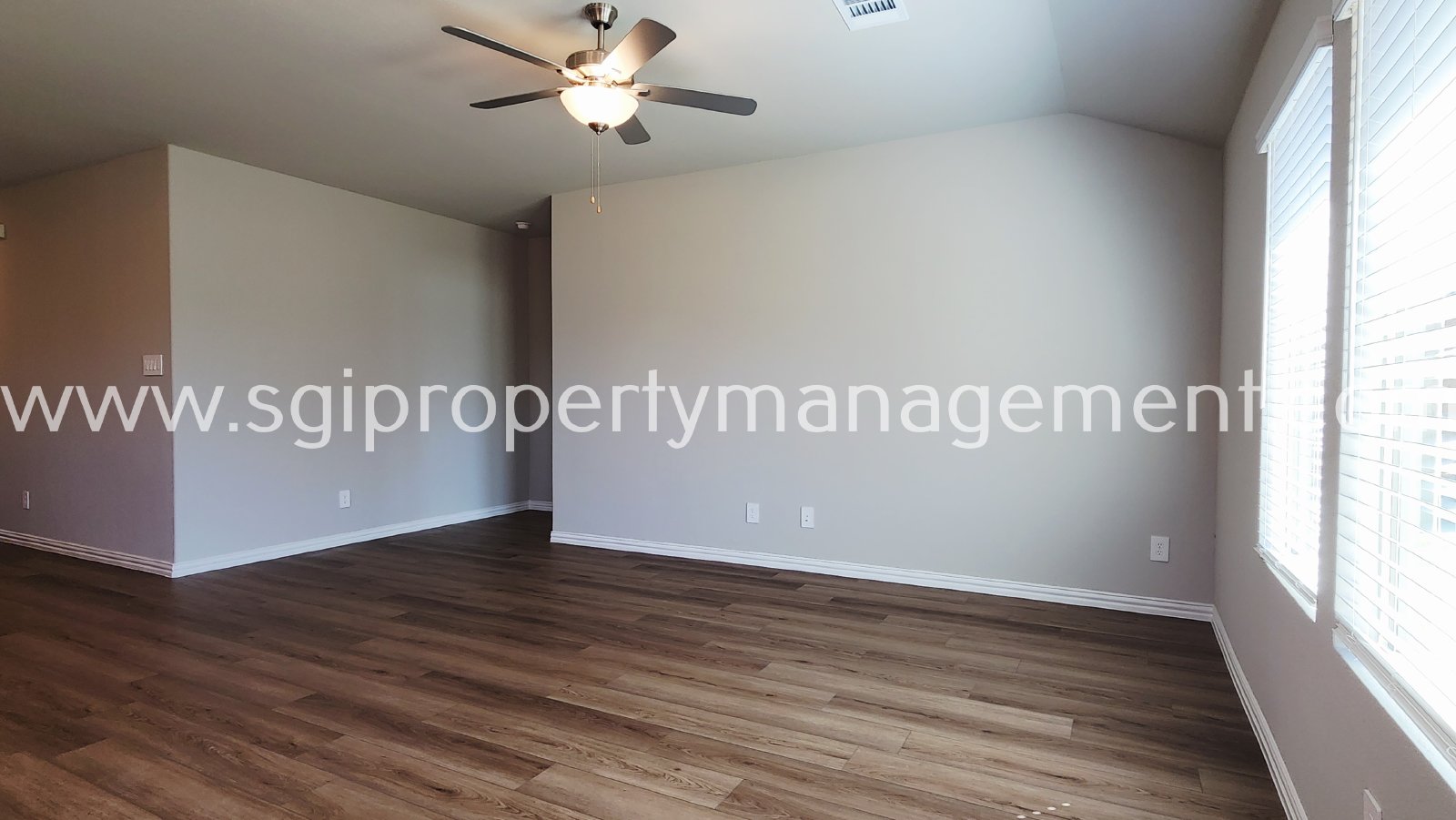 Gorgeous new build ready for move in property image