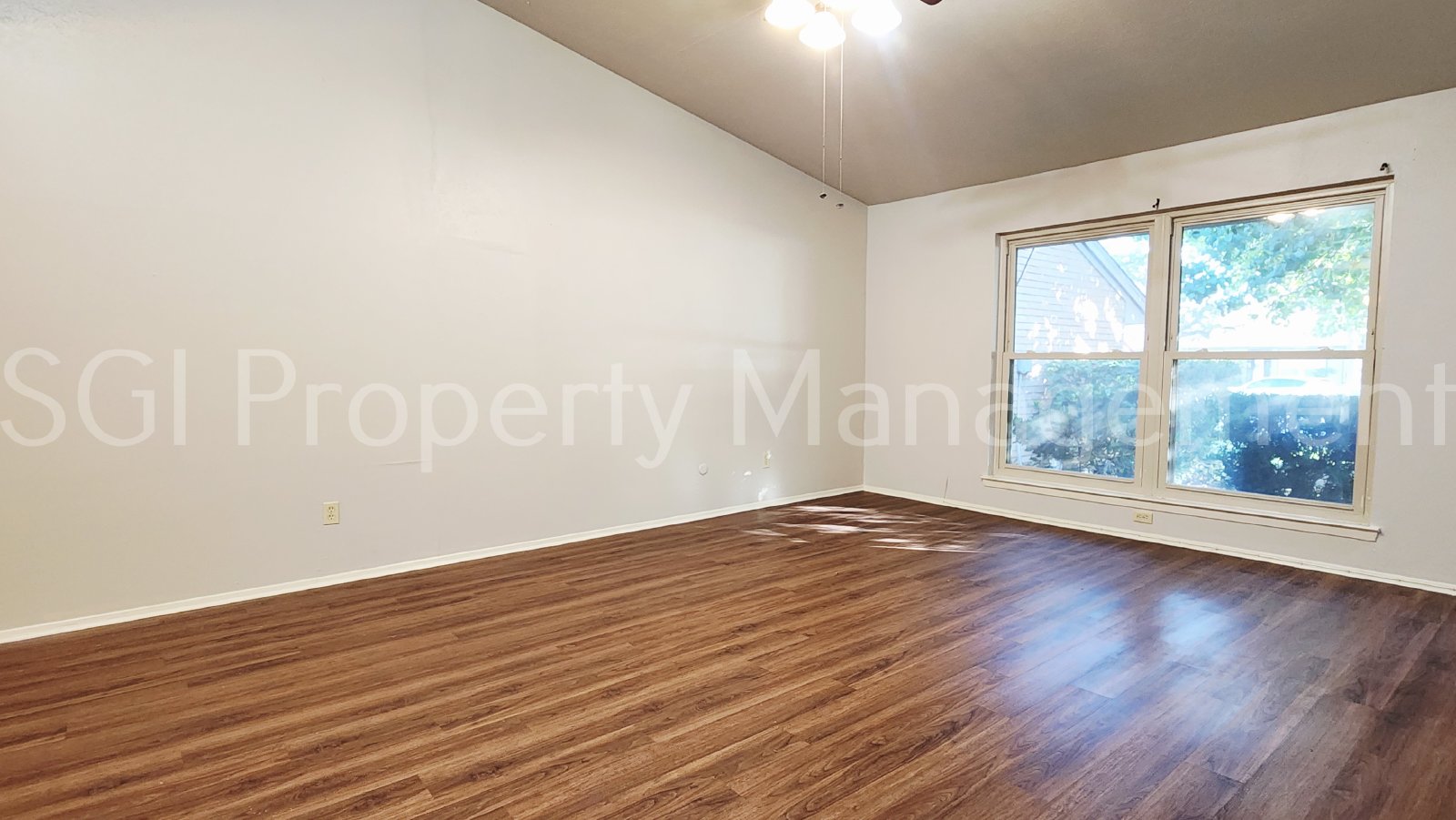 Gorgeous townhouse ready for move in property image