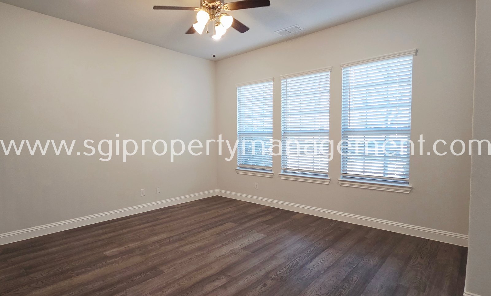 Gorgeous townhome ready for move in property image