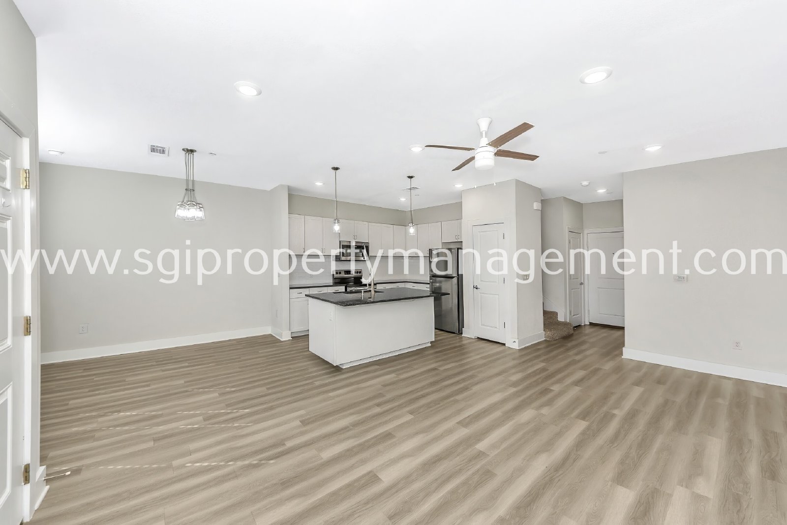 New modern 3 bedroom townhome property image