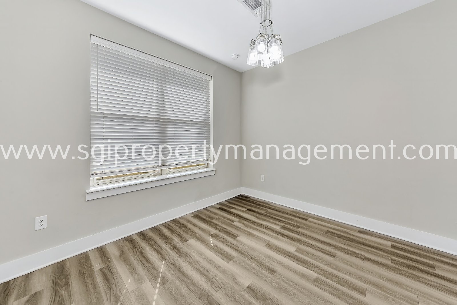 New modern 3 bedroom townhome property image