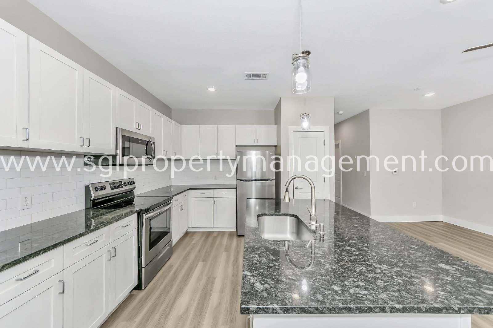 New modern 3 bedroom townhome property image