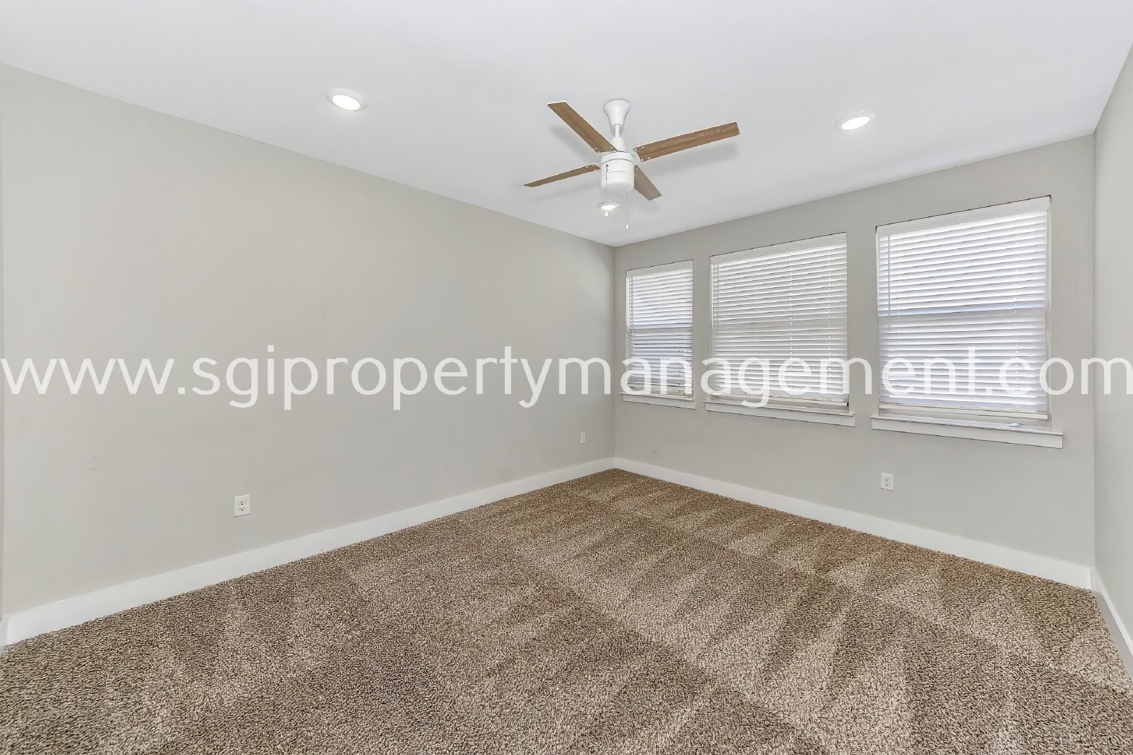 New modern 3 bedroom townhome property image