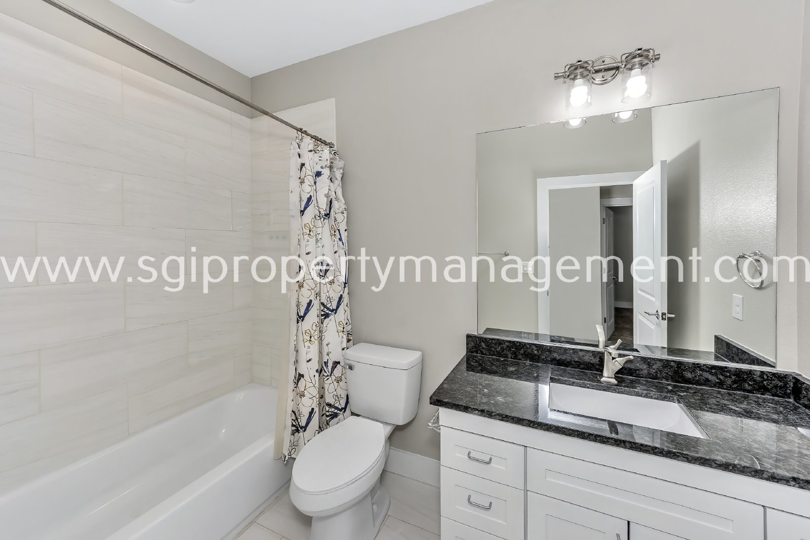 New modern 3 bedroom townhome property image