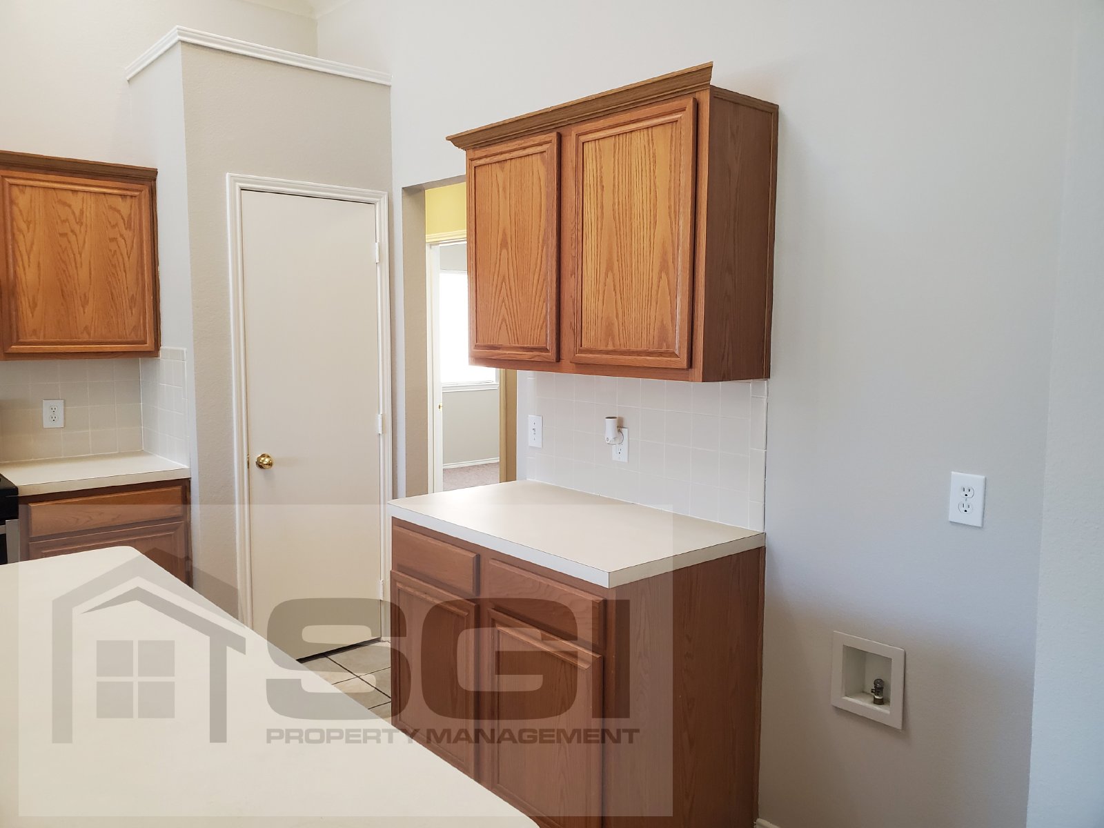 Fantastic 3 bedroom with 2 Living and 2 dining rooms property image