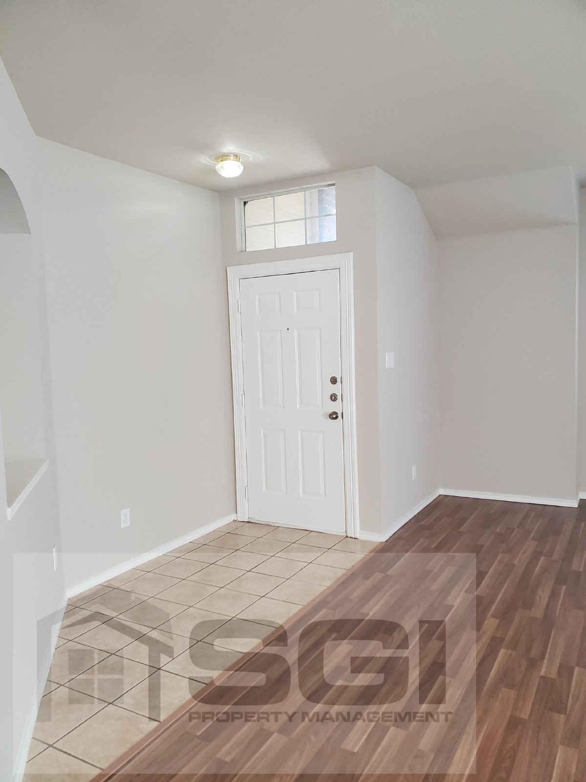 Fantastic 3 bedroom with 2 Living and 2 dining rooms property image