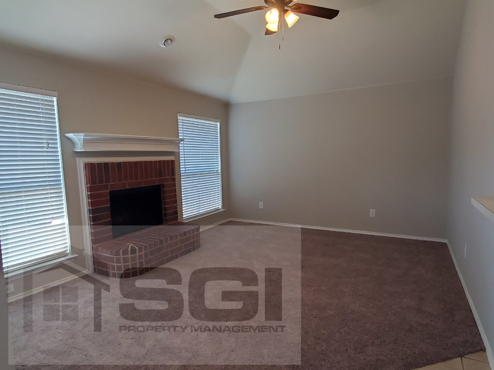 Fantastic 3 bedroom with 2 Living and 2 dining rooms property image