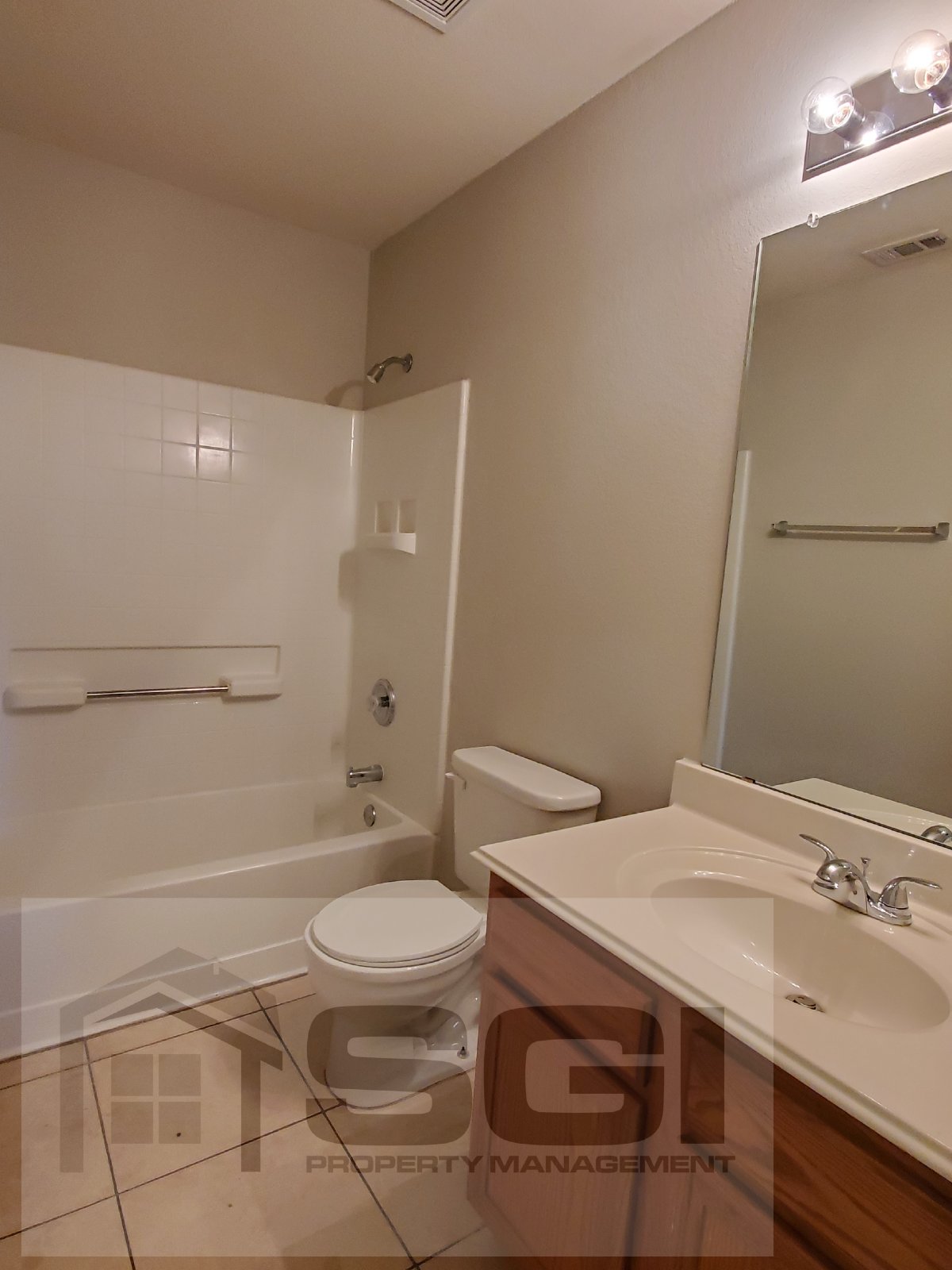 Fantastic 3 bedroom with 2 Living and 2 dining rooms property image