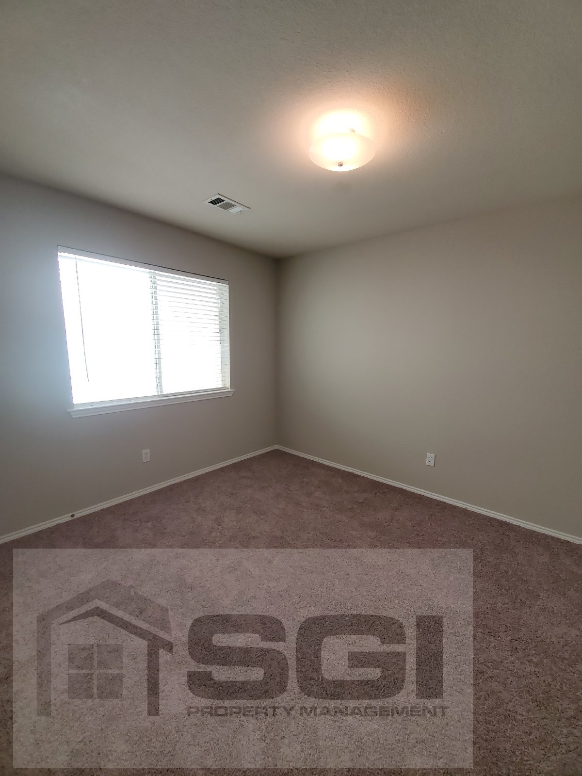 Fantastic 3 bedroom with 2 Living and 2 dining rooms property image