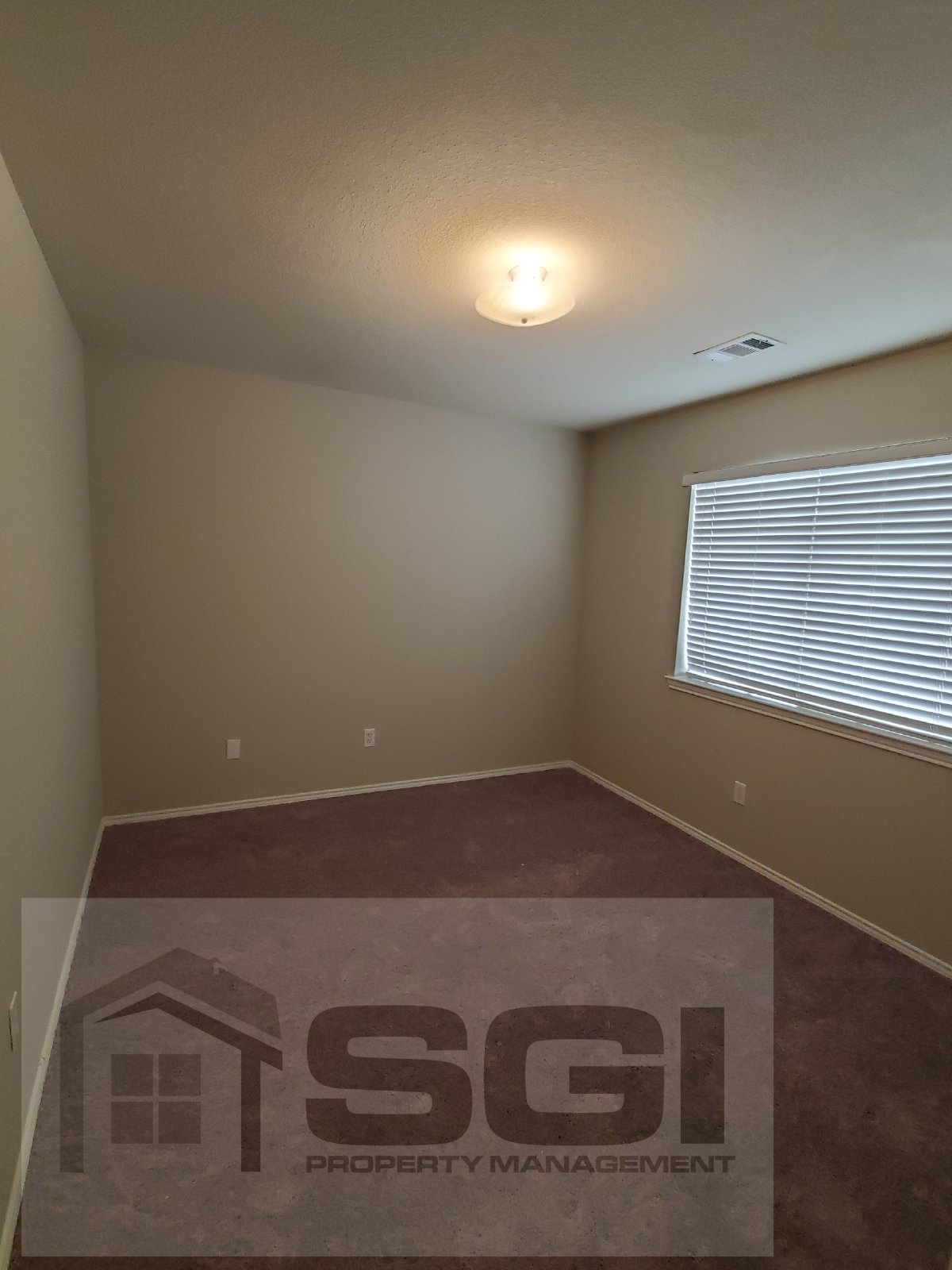 Fantastic 3 bedroom with 2 Living and 2 dining rooms property image