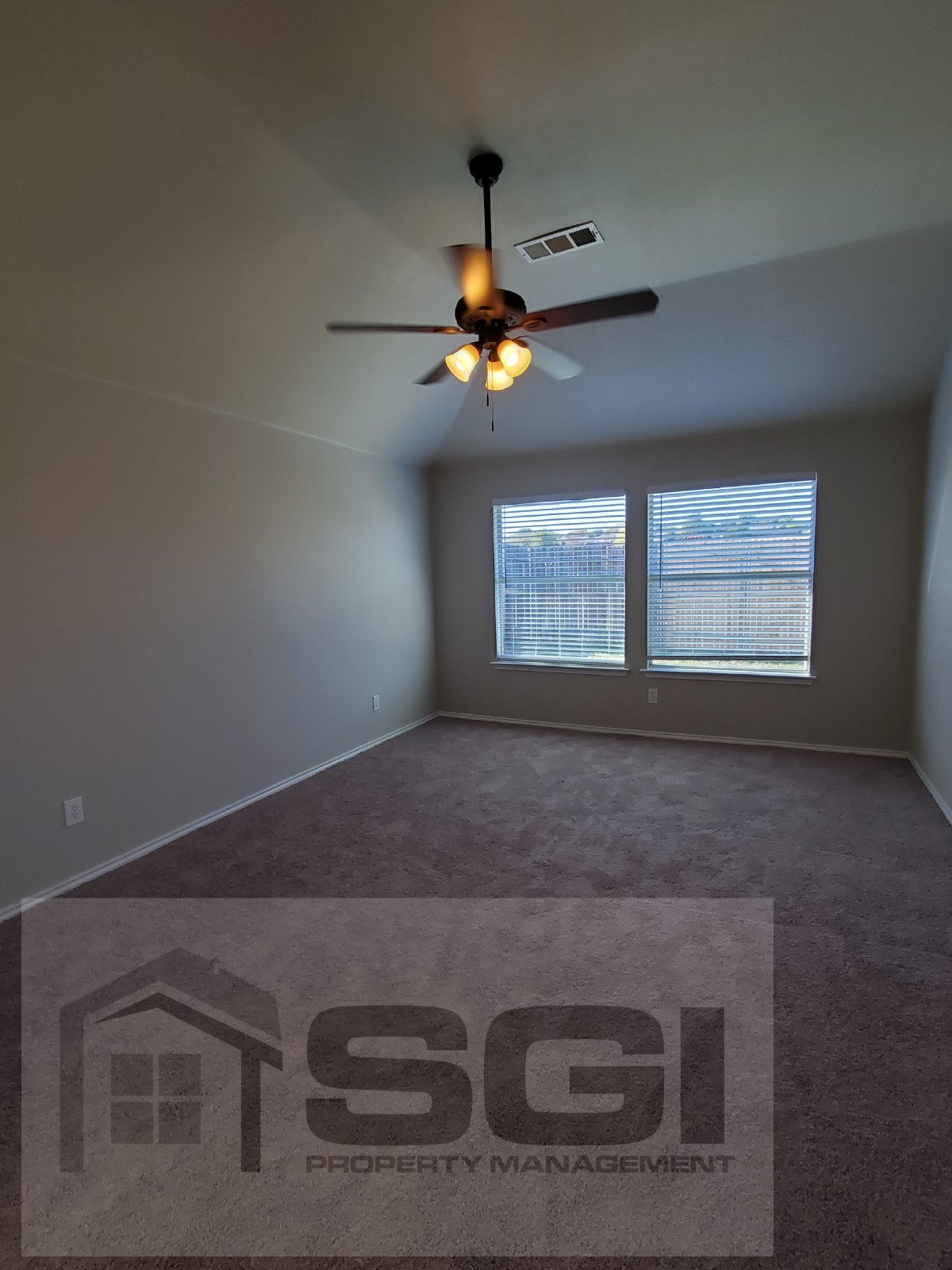 Fantastic 3 bedroom with 2 Living and 2 dining rooms property image