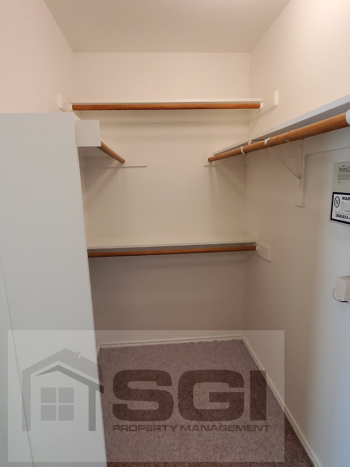 Fantastic 3 bedroom with 2 Living and 2 dining rooms property image