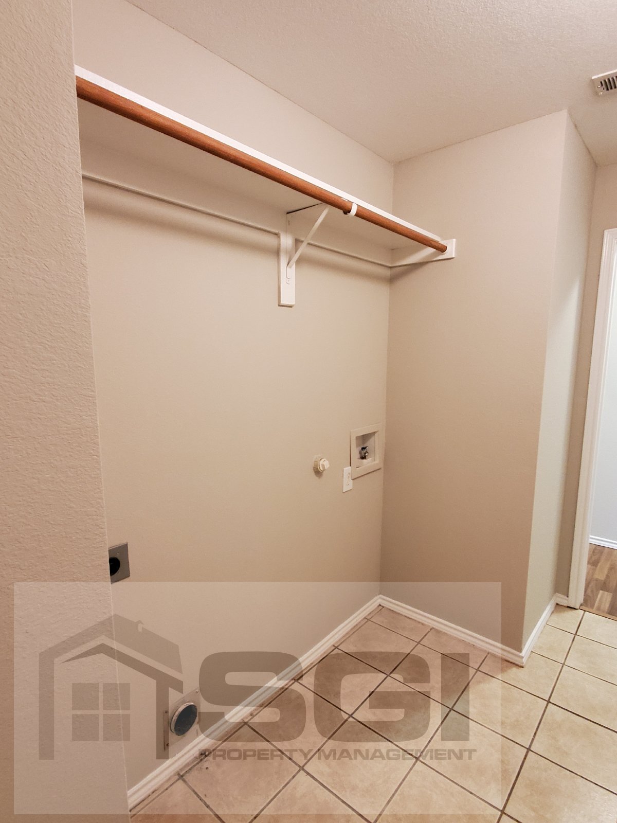 Fantastic 3 bedroom with 2 Living and 2 dining rooms property image