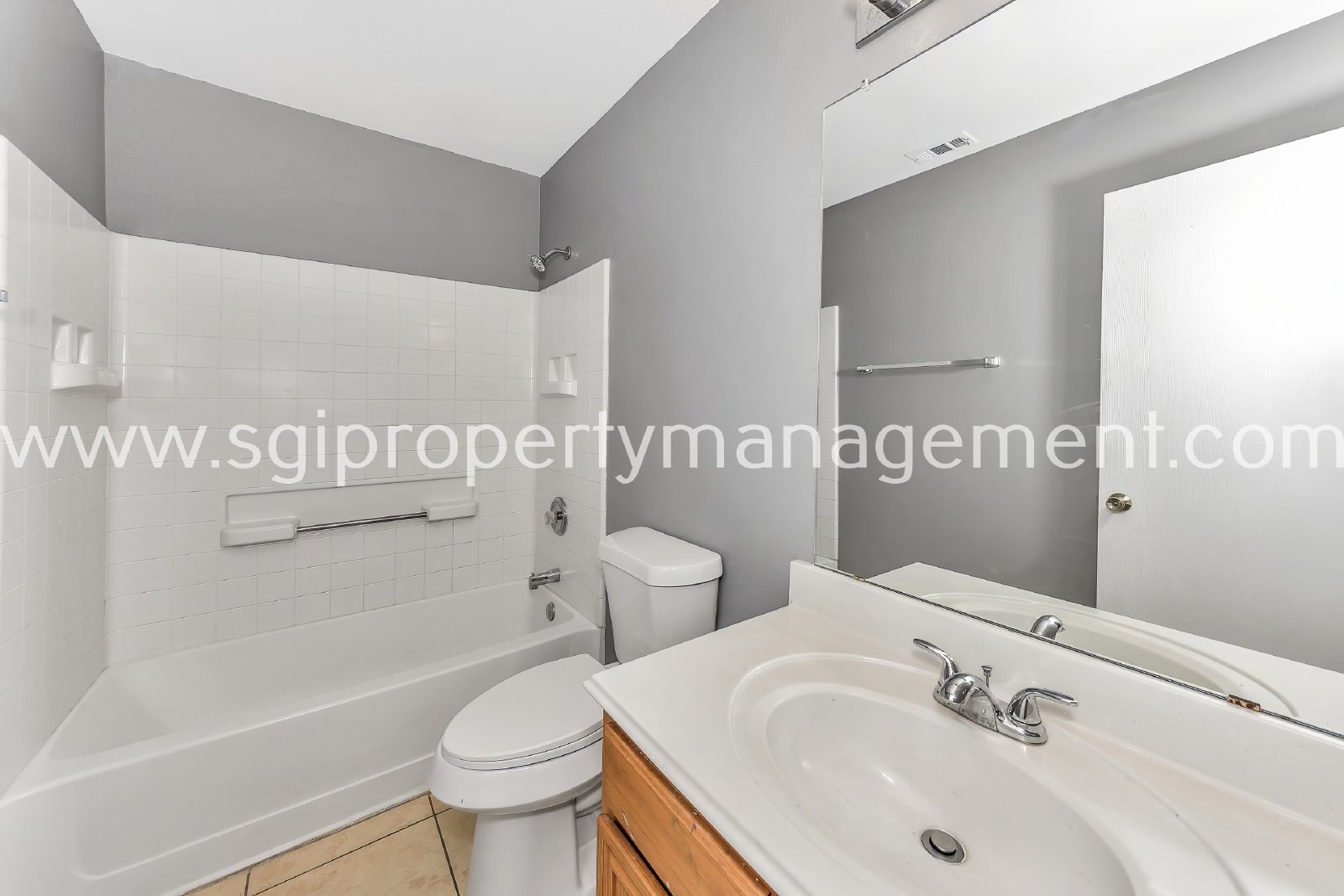 Fantastic 3 bedroom with 2 Living and 2 dining rooms property image