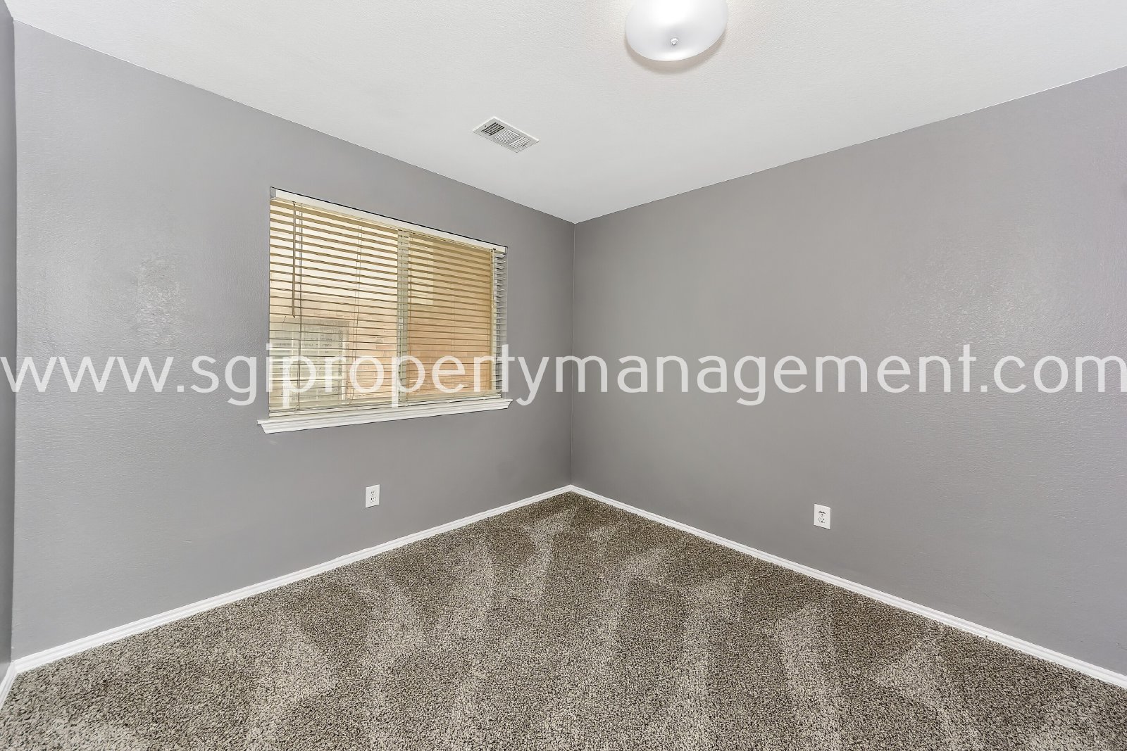 Fantastic 3 bedroom with 2 Living and 2 dining rooms property image