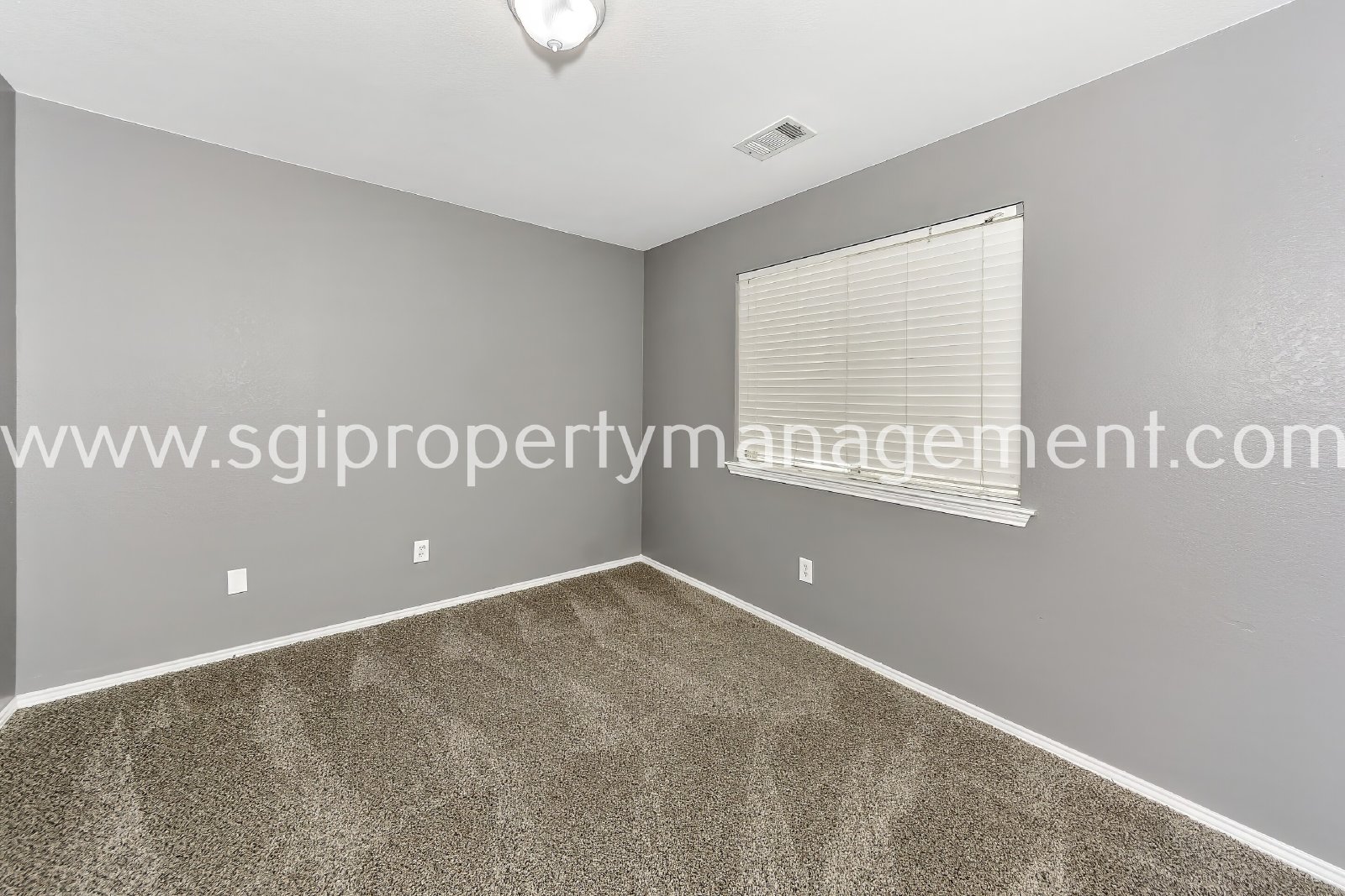 Fantastic 3 bedroom with 2 Living and 2 dining rooms property image