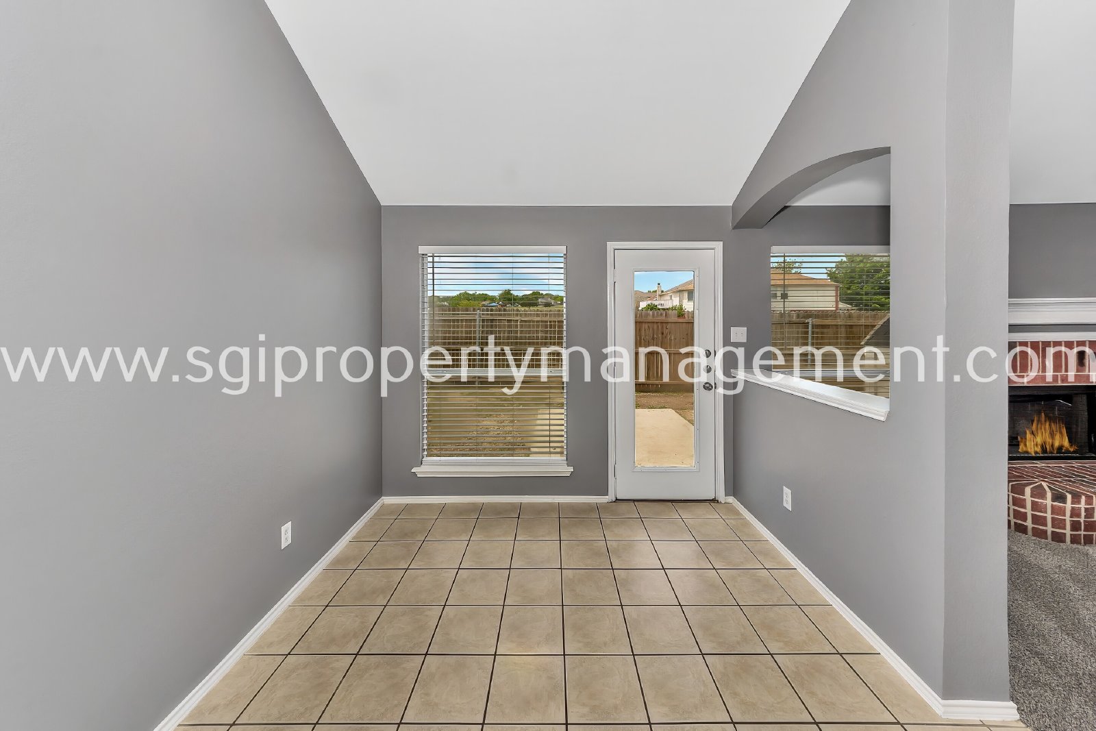 Fantastic 3 bedroom with 2 Living and 2 dining rooms property image