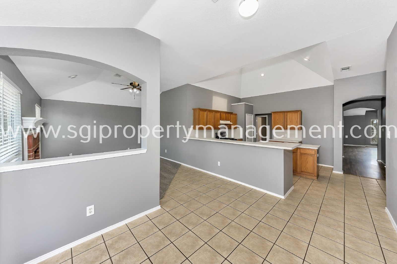 Fantastic 3 bedroom with 2 Living and 2 dining rooms property image