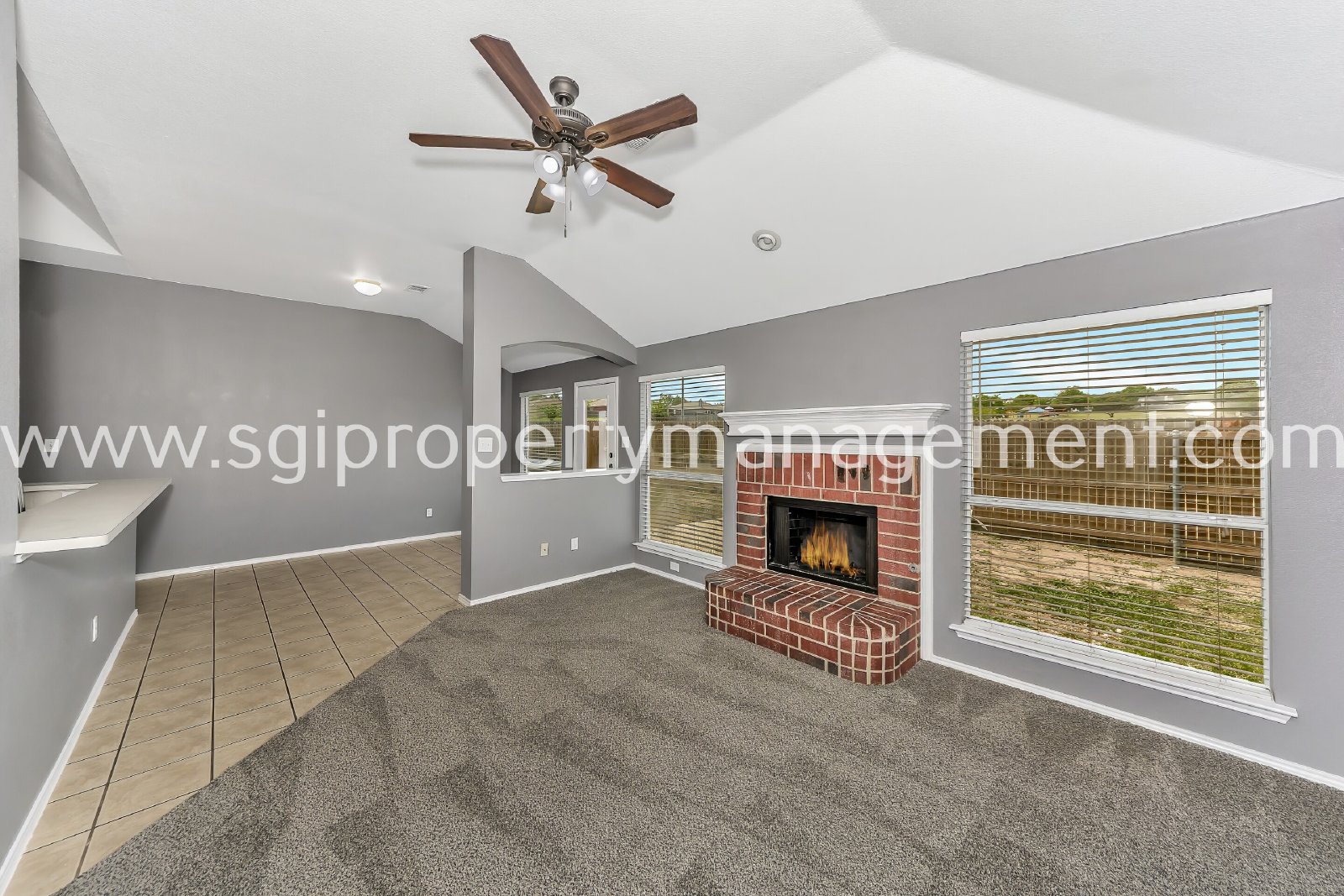 Fantastic 3 bedroom with 2 Living and 2 dining rooms property image