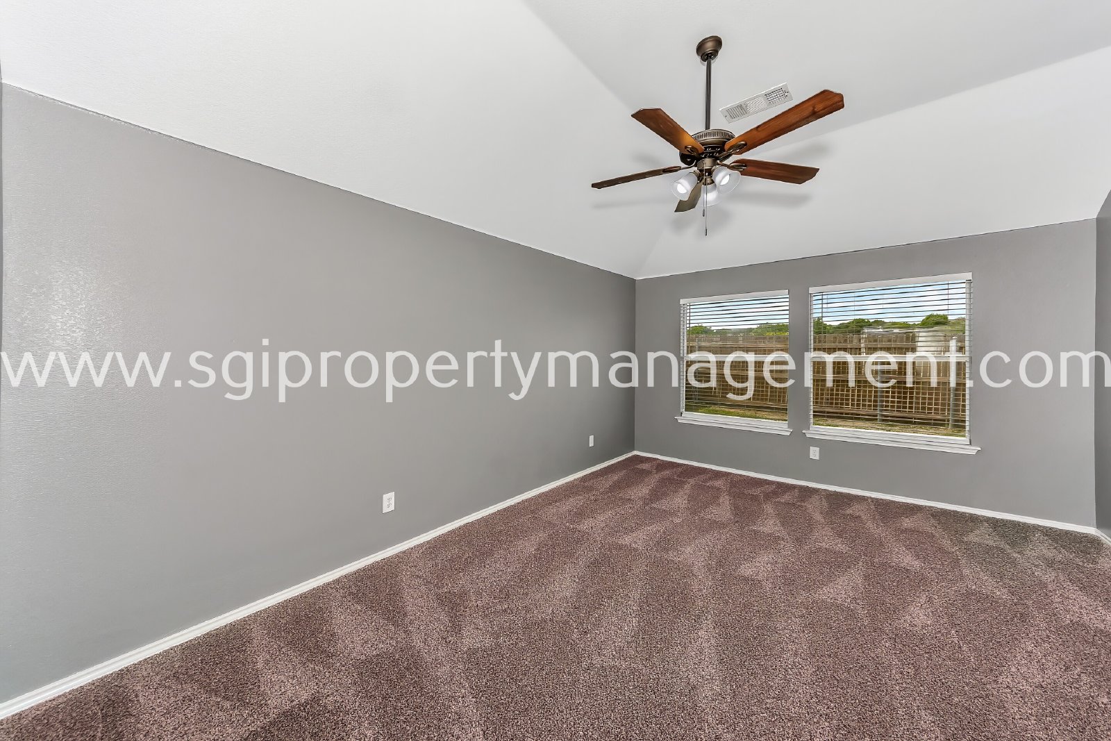 Fantastic 3 bedroom with 2 Living and 2 dining rooms property image