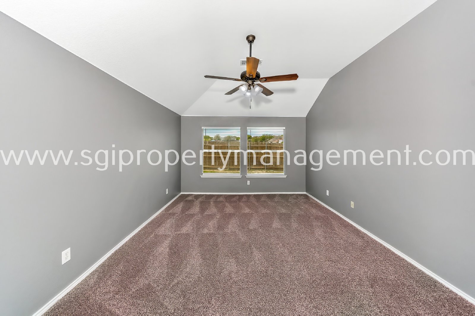 Fantastic 3 bedroom with 2 Living and 2 dining rooms property image