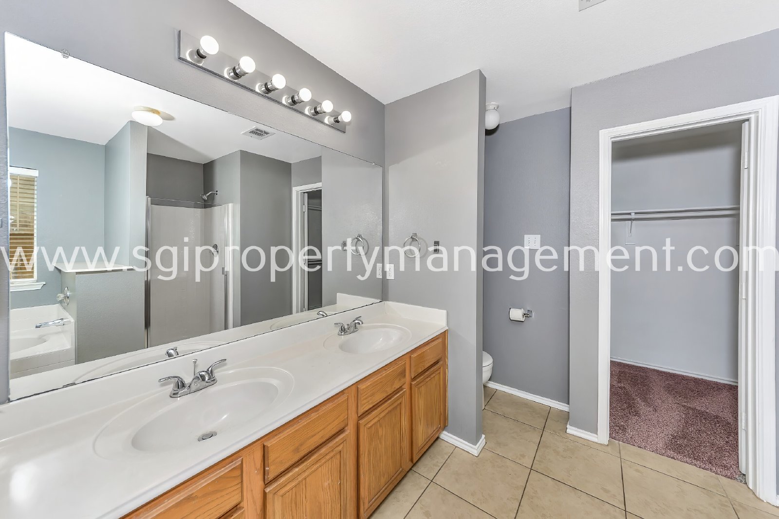 Fantastic 3 bedroom with 2 Living and 2 dining rooms property image