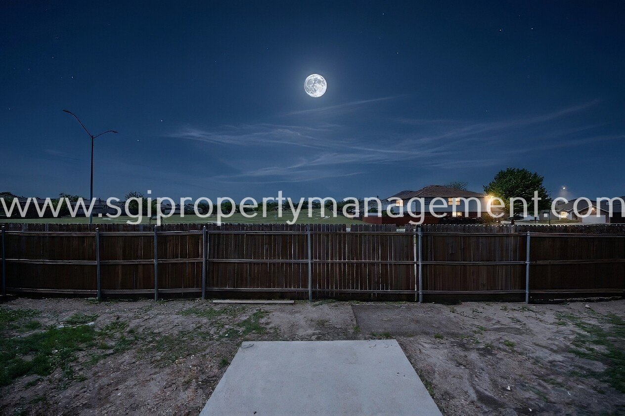 Fantastic 3 bedroom with 2 Living and 2 dining rooms property image